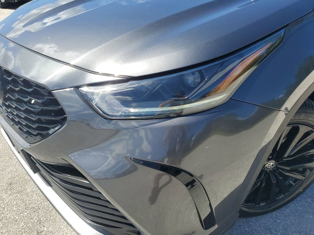 Certified 2023 Toyota Highlander L image 16