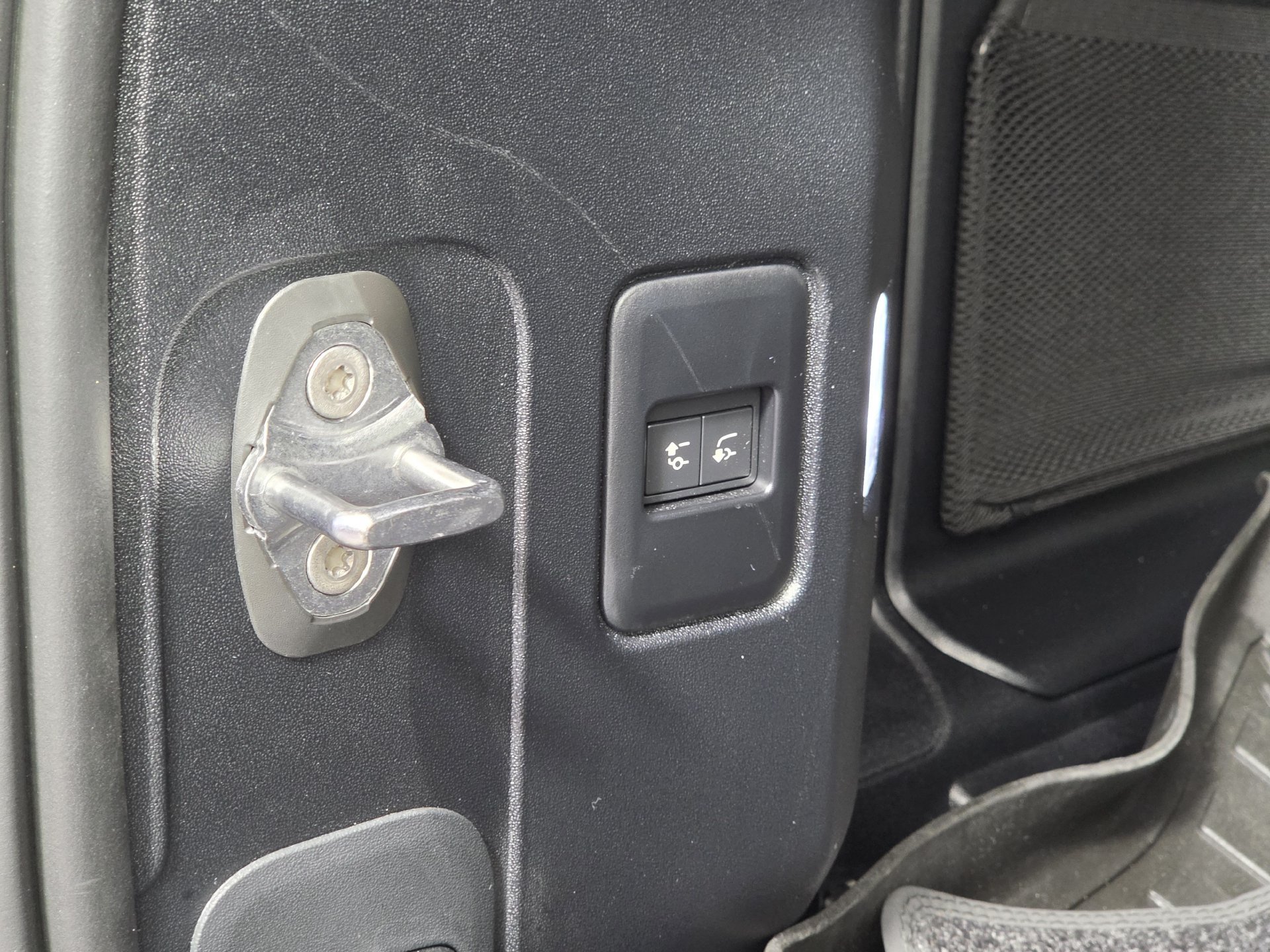 Used 2024 Land Rover Defender 110 X-Dynamic SE AWD/4WD image 46