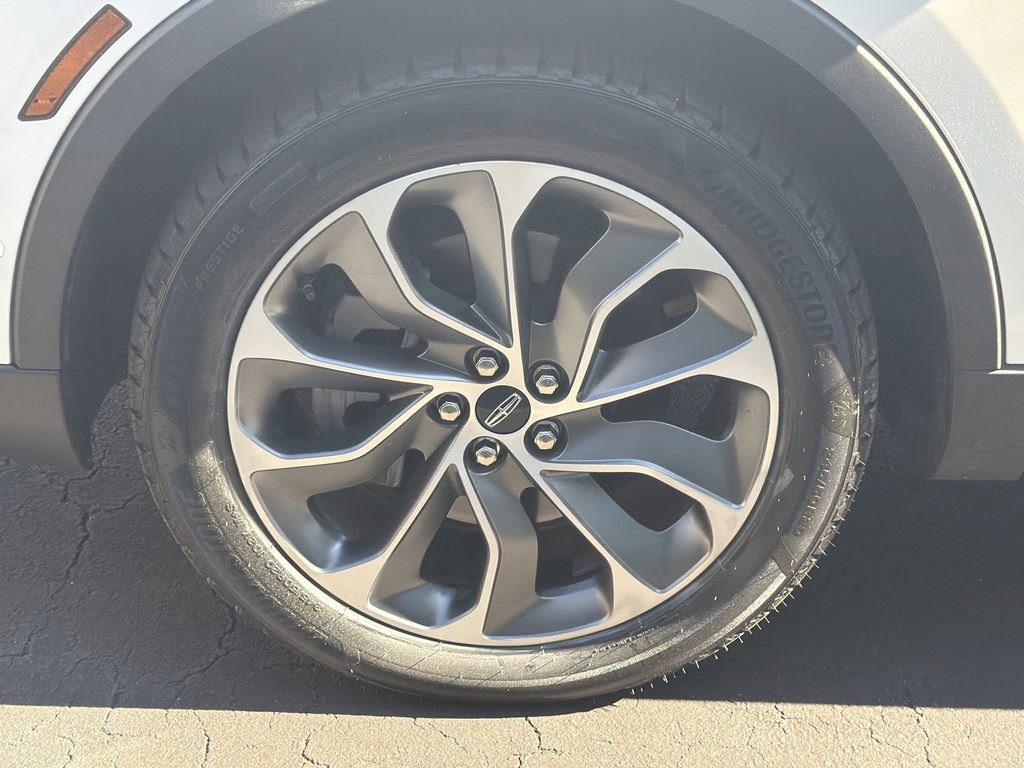 Used 2022 Lincoln Nautilus Reserve w/ Equipment Group 201A image 11