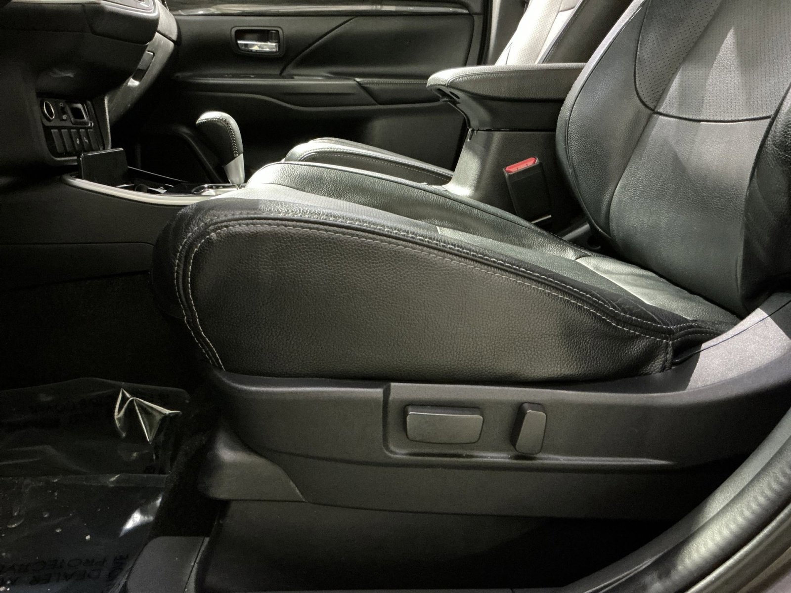 Used 2018 Mitsubishi Outlander GT AWD/4WD image 22