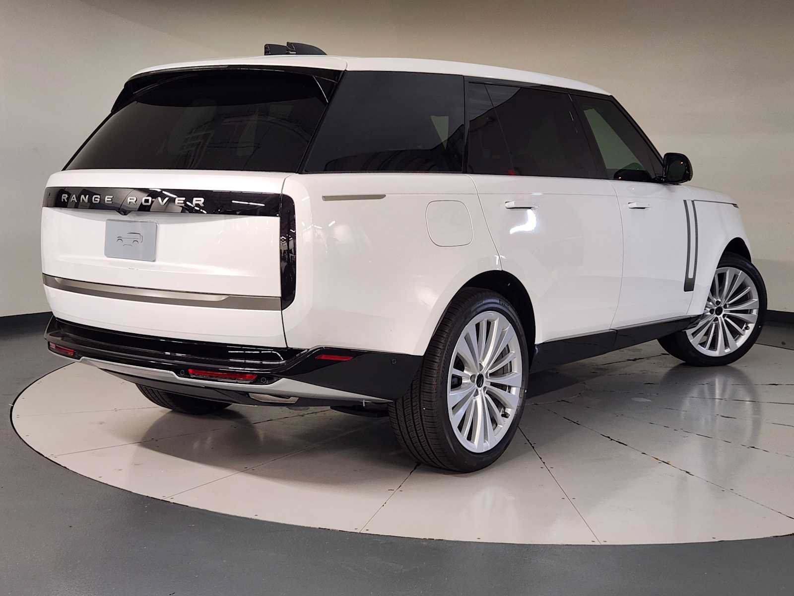 New 2026 Land Rover Range Rover Long Wheelbase SE AWD/4WD image 2