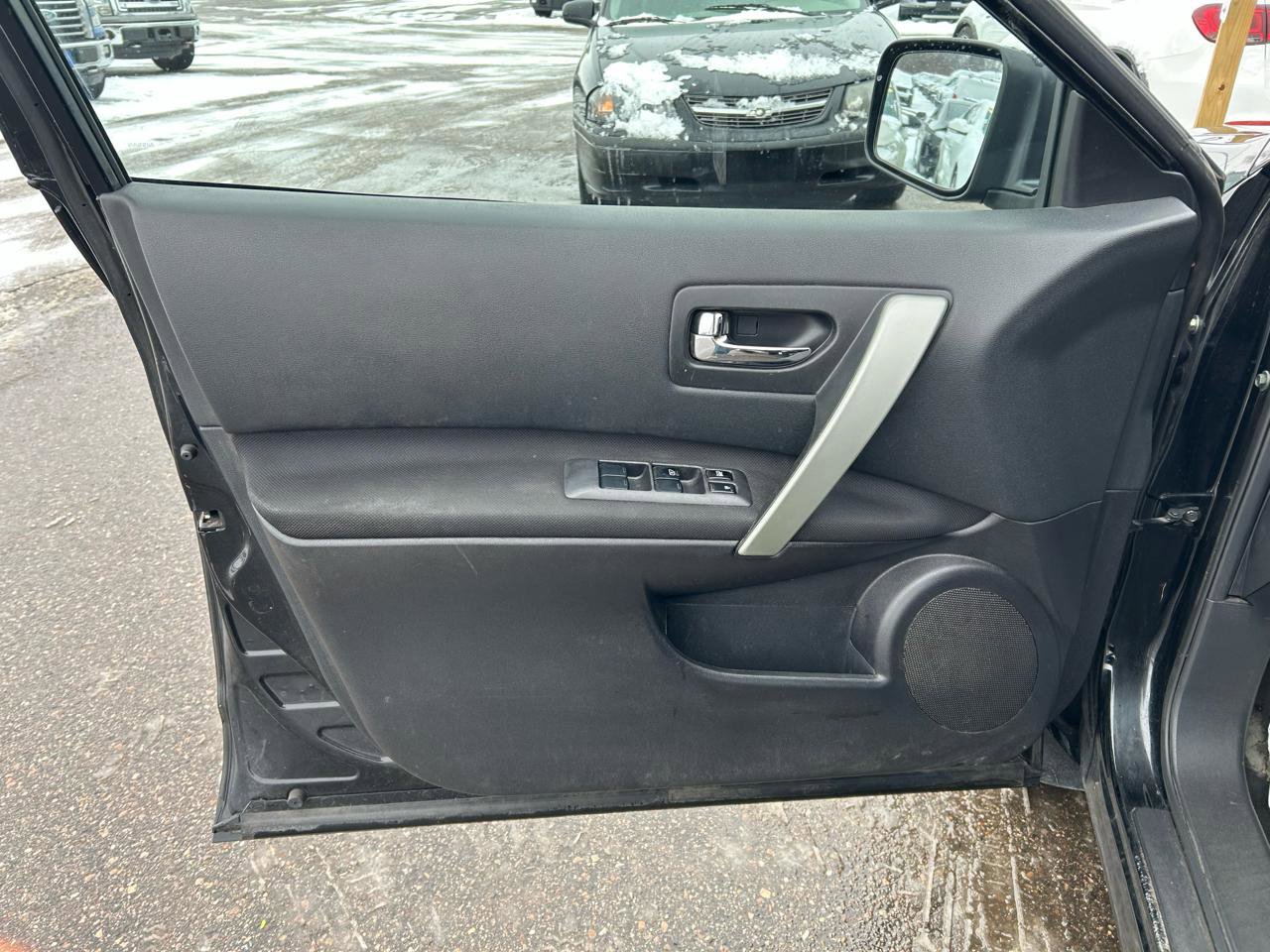 Used 2015 Nissan Rogue S w/ Convenience Package image 14