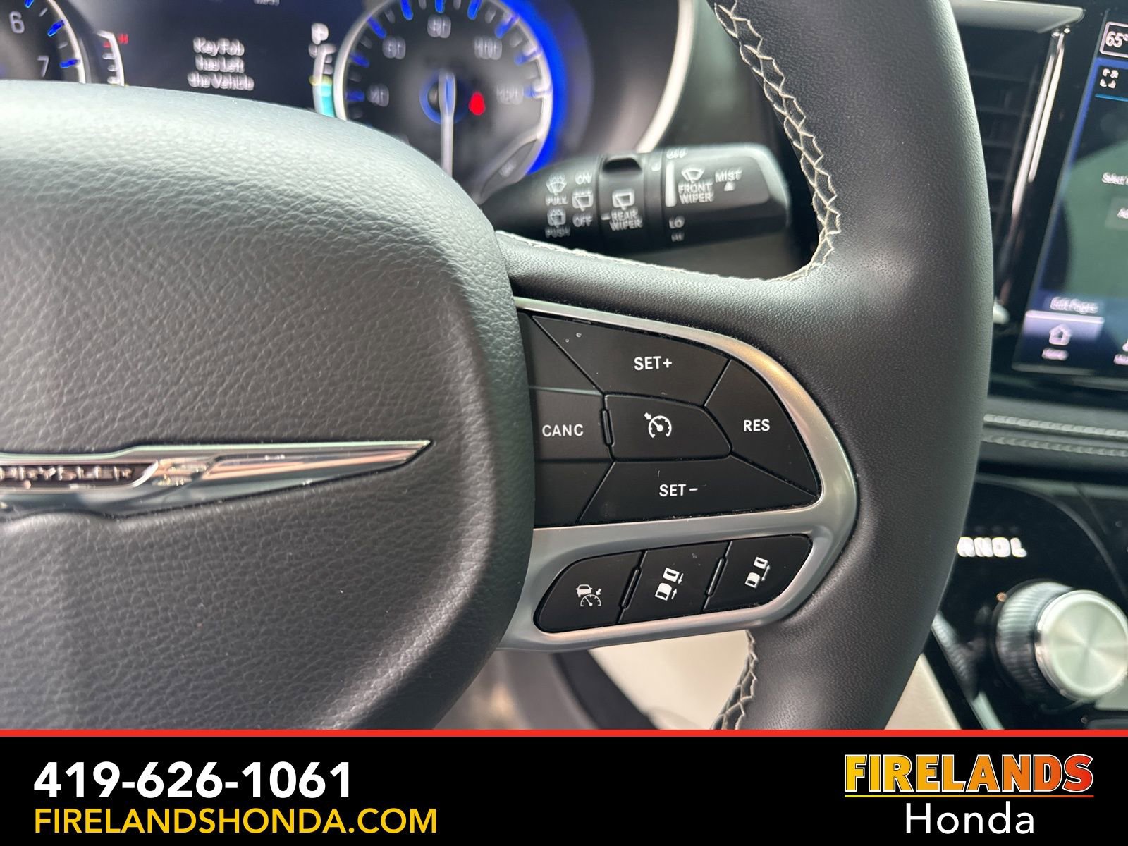 Used 2023 Chrysler Pacifica Touring-L image 21