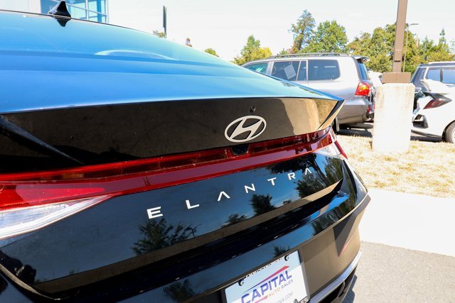 Used 2024 Hyundai Elantra SE image 25