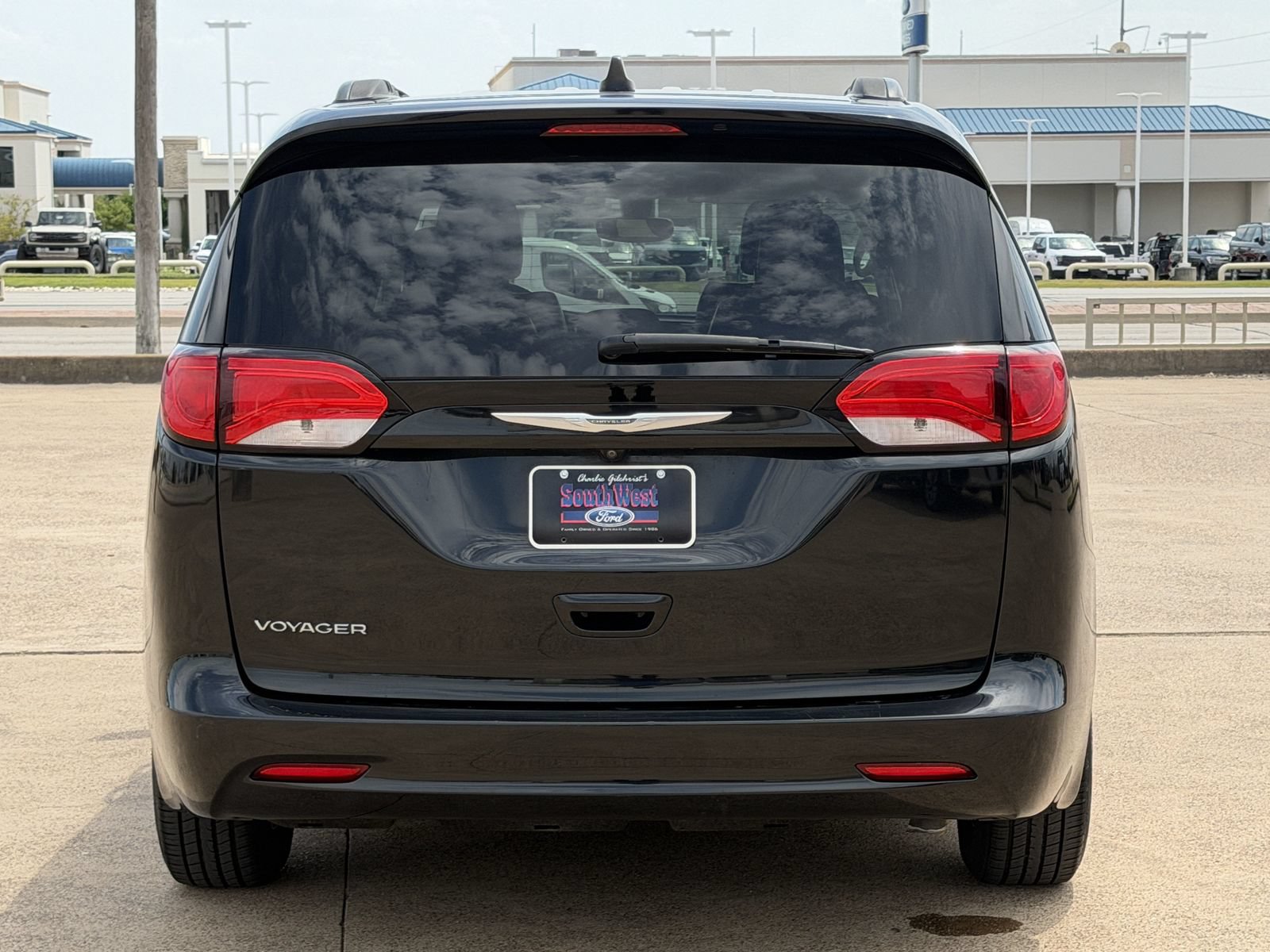 Used 2021 Chrysler Voyager Lxi FWD image 5