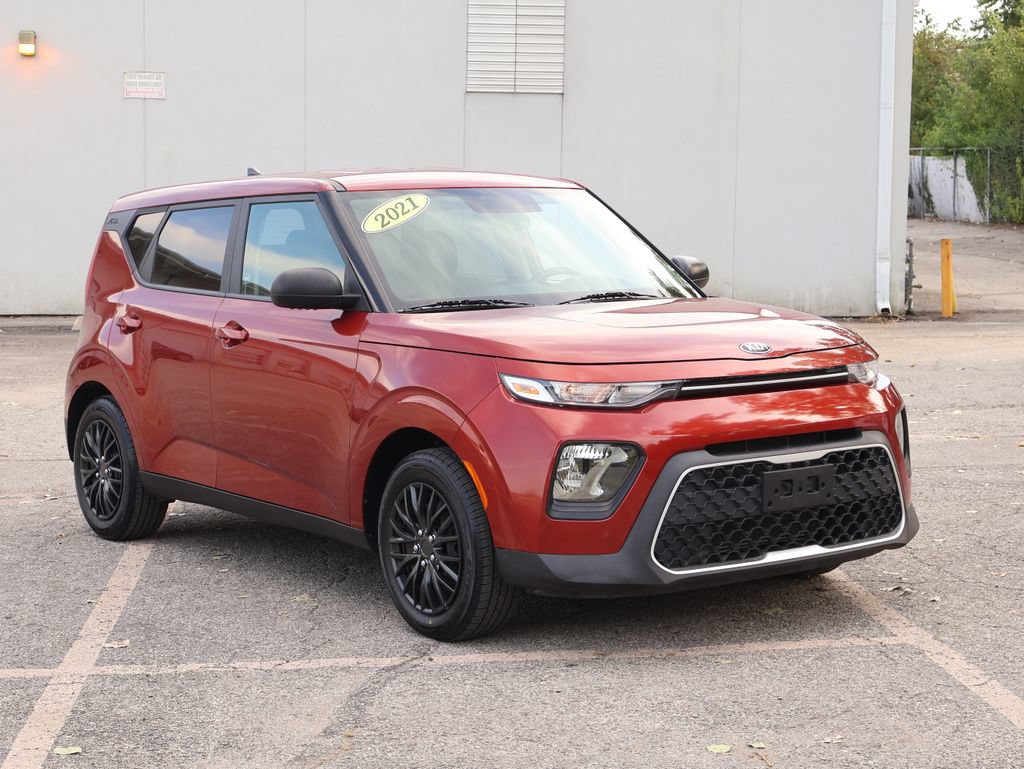 Certified 2021 Kia Soul LX FWD image 2