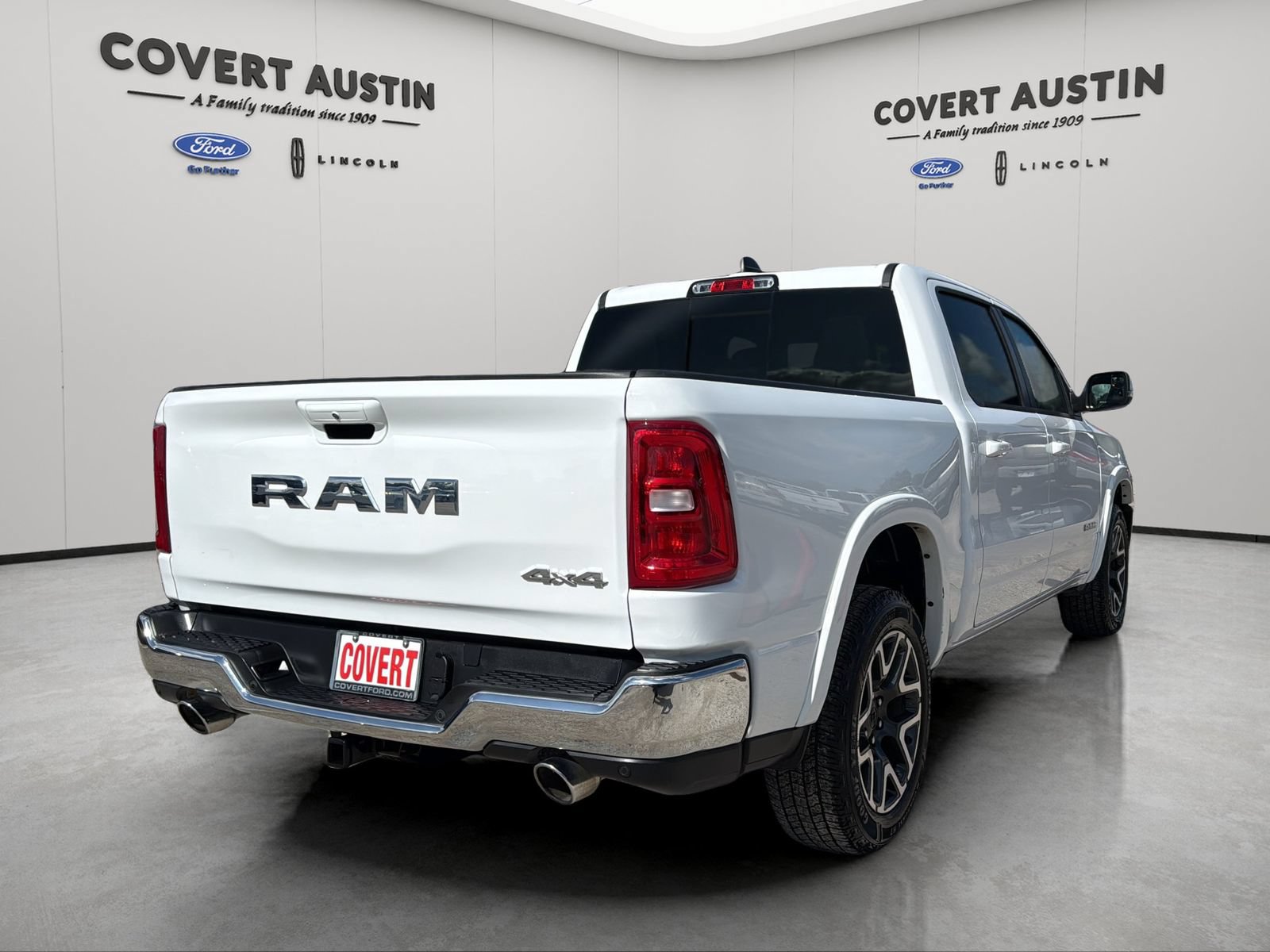 Used 2025 RAM 1500 Laramie AWD/4WD image 5