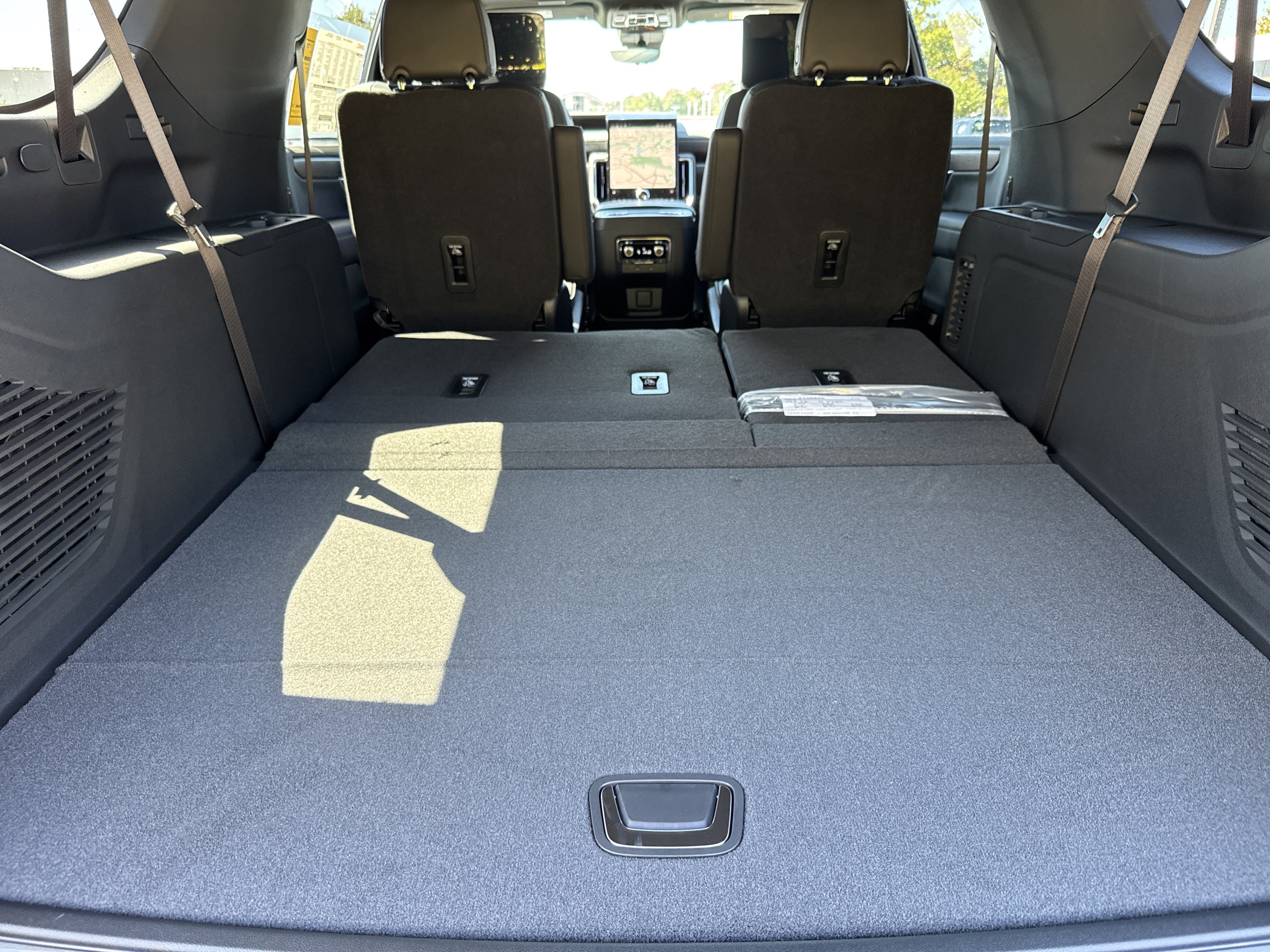 New 2026 GMC Yukon XL Denali w/ Denali Reserve Package RWD image 38