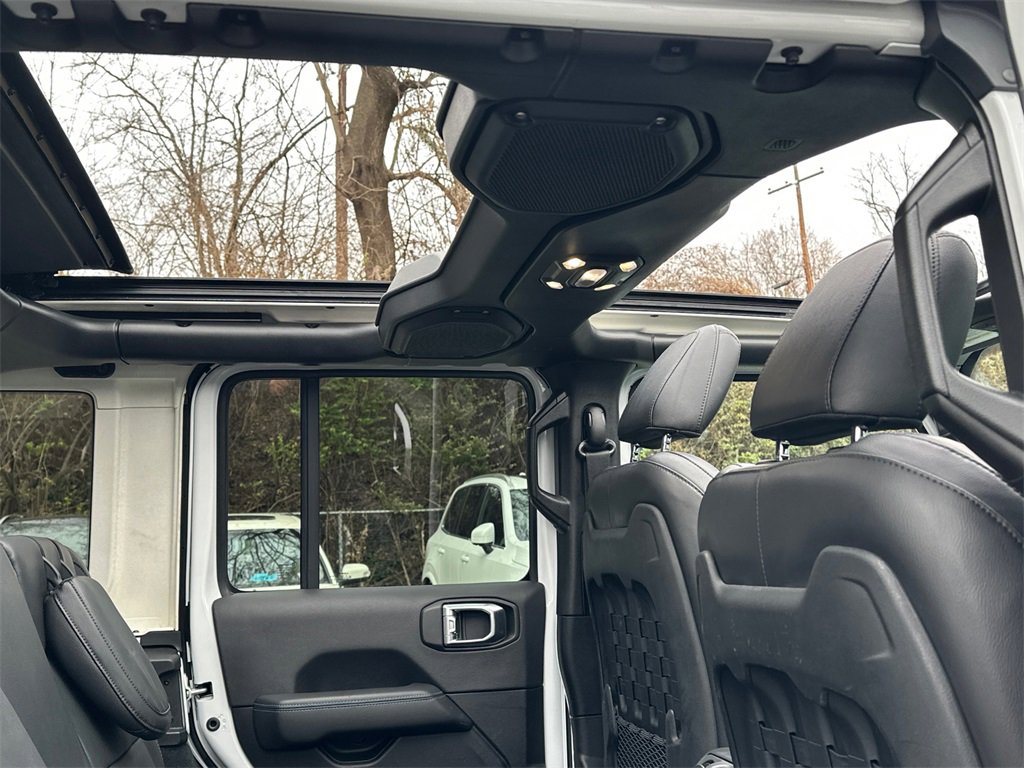 Used 2023 Jeep Wrangler Unlimited Rubicon 4xe w/ Steel Bumper Group image 14