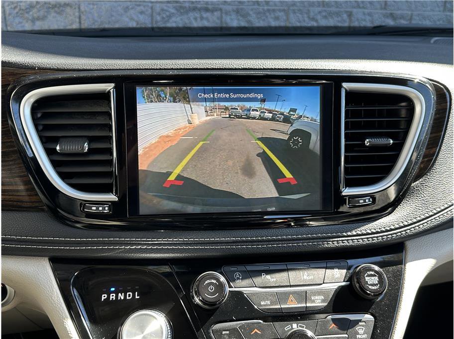 Used 2023 Chrysler Pacifica Limited image 24