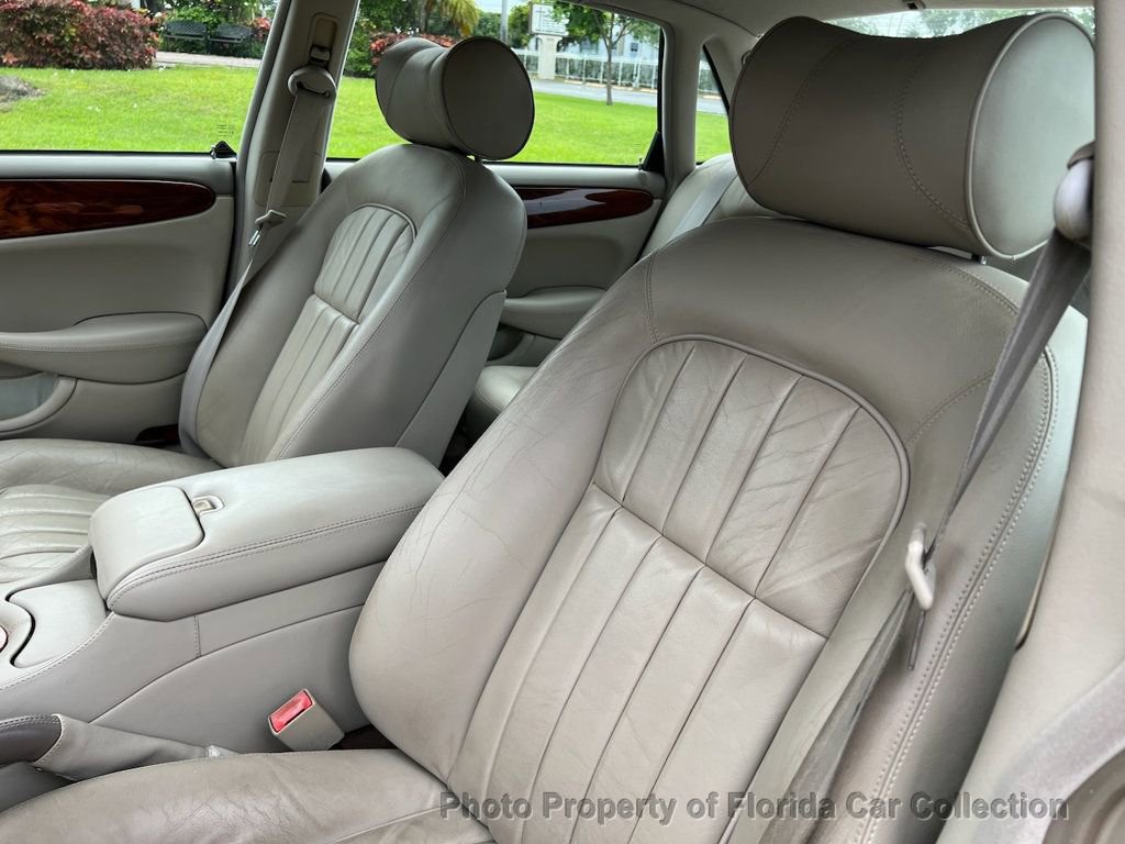 Used 2000 Jaguar XJ8 image 8