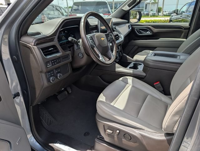 Used 2022 Chevrolet Suburban LT w/ Luxury Package AWD/4WD image 11