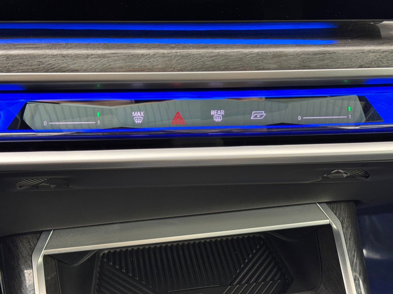 Used 2024 BMW i7 xDrive60 w/ Executive Package image 33