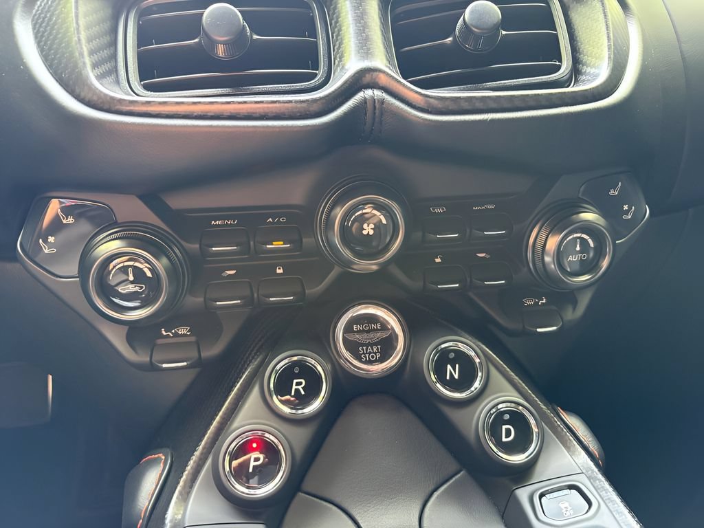 Used 2019 Aston Martin V8 Vantage Coupe RWD image 21