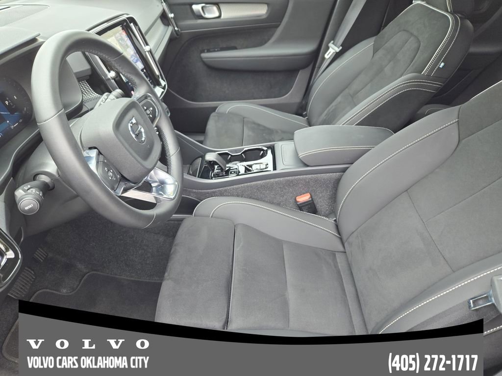 Certified 2025 Volvo XC40 B5 Plus AWD/4WD image 12