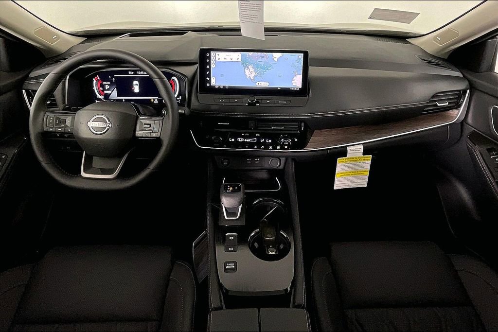 New 2025 Nissan Rogue Platinum image 2