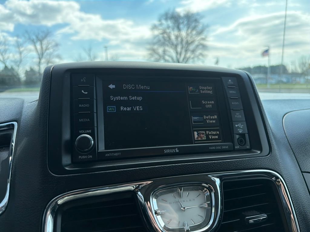 Used 2016 Chrysler Town & Country Touring image 17