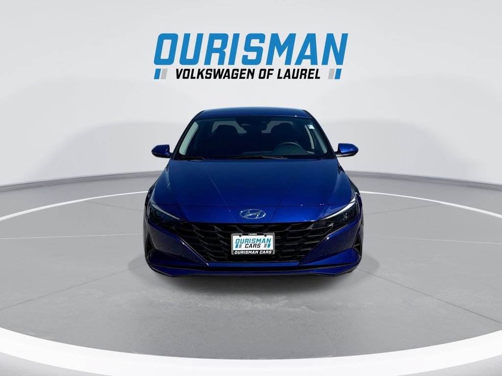 Used 2023 Hyundai Elantra SE w/ Cargo Package FWD image 3