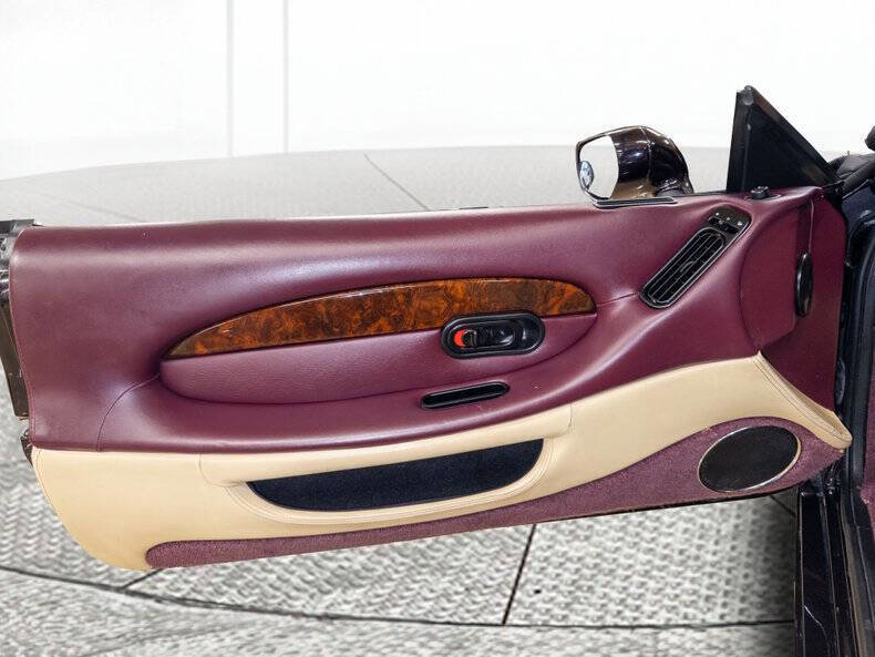 Used 1998 Aston Martin DB7 Volante image 10