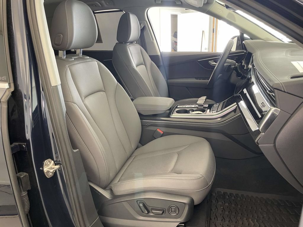 Certified 2025 Audi Q7 2.0T Premium Plus w/ Premium Plus Package AWD/4WD image 23