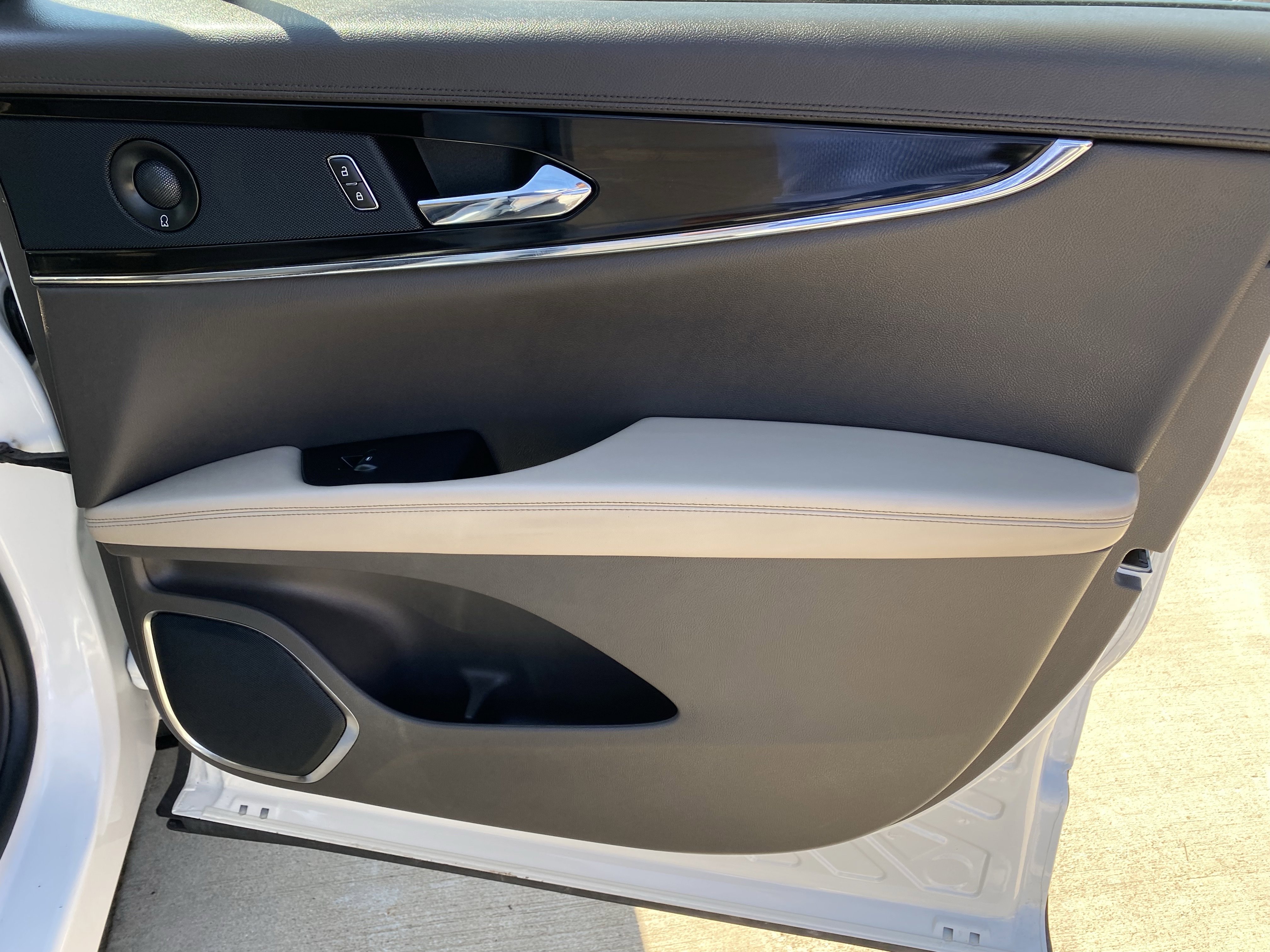 Used 2021 Lincoln Nautilus Reserve w/ Equipment Group 201A image 10