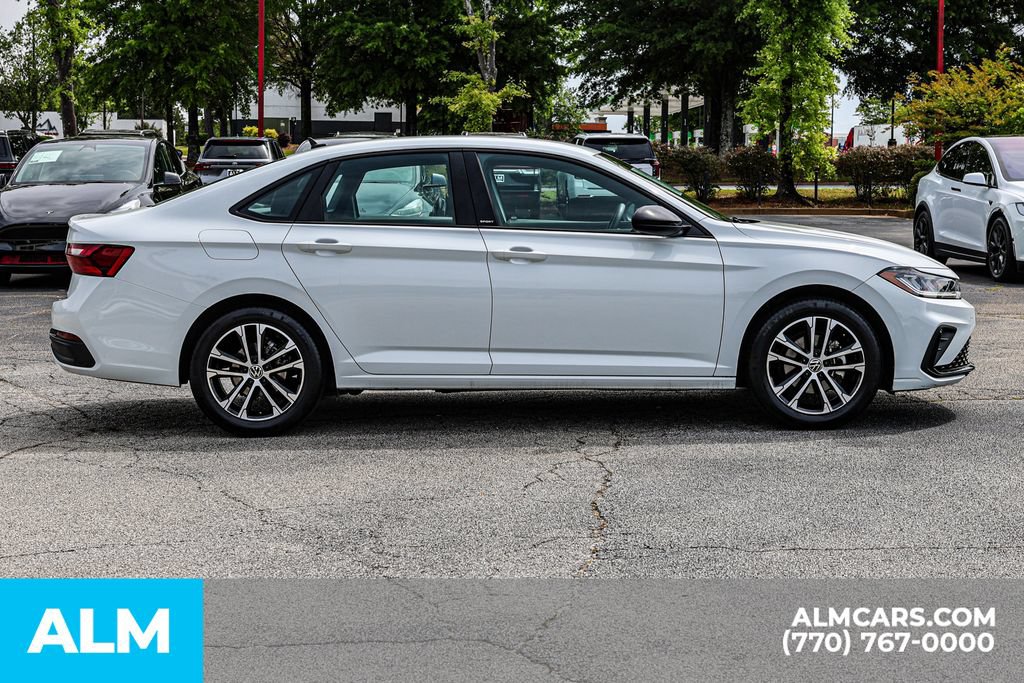 Used 2025 Volkswagen Jetta Sport FWD image 9