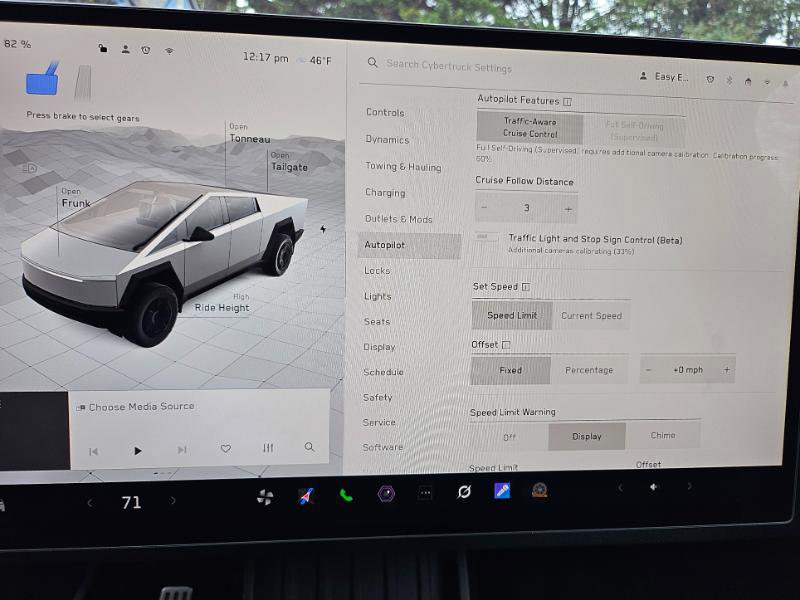 Used 2025 Tesla Cybertruck AWD Crew Cab image 58