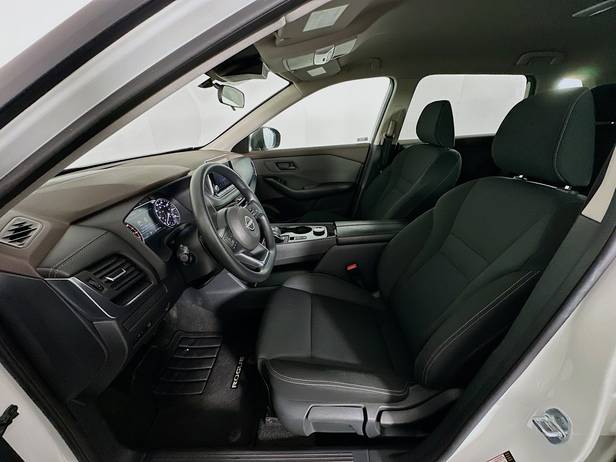 Used 2023 Nissan Rogue S image 13