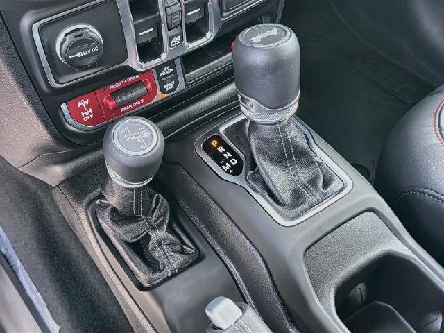 Used 2025 Jeep Wrangler Unlimited Rubicon AWD/4WD image 18