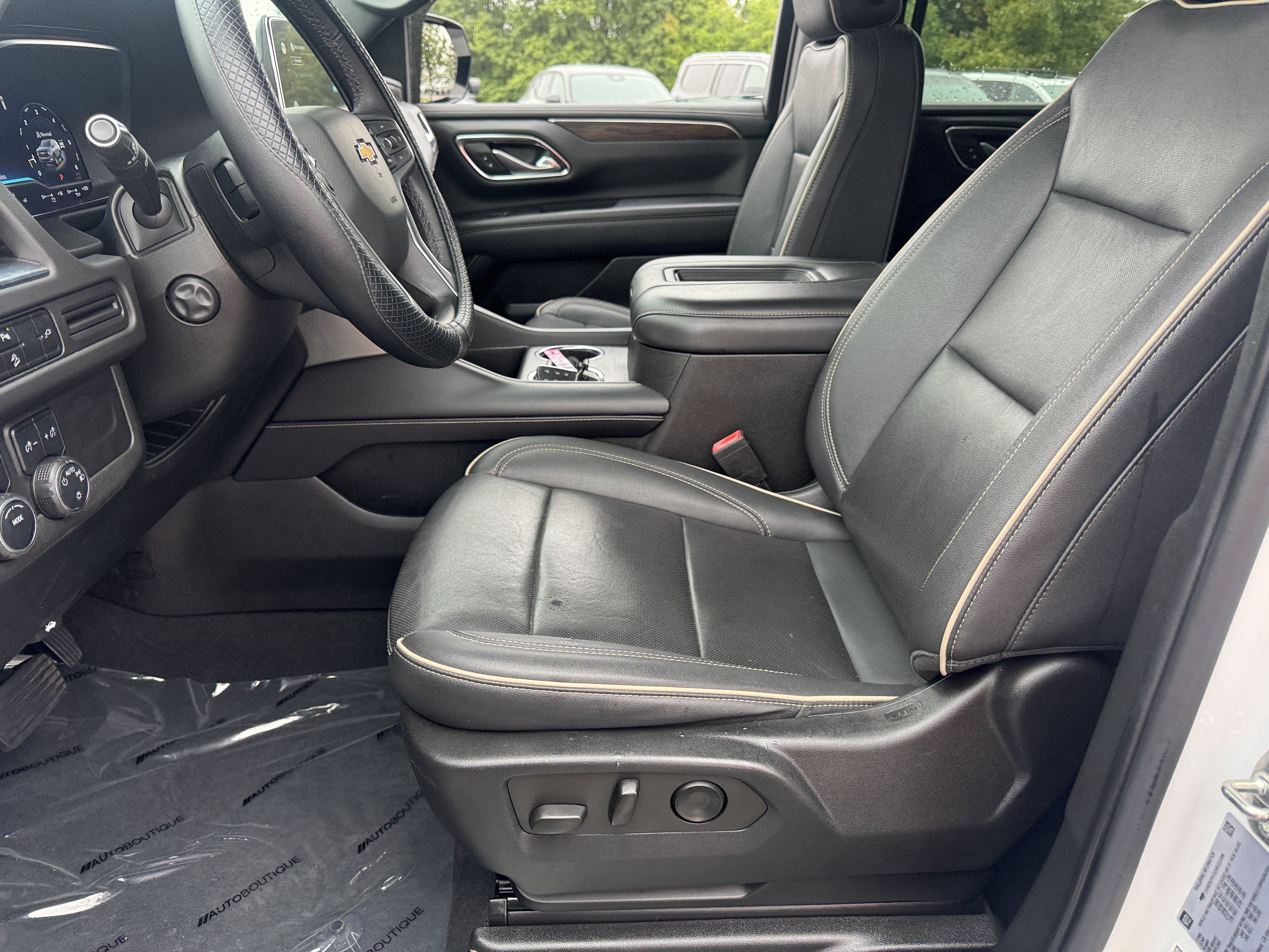 Used 2022 Chevrolet Suburban Premier AWD/4WD image 8