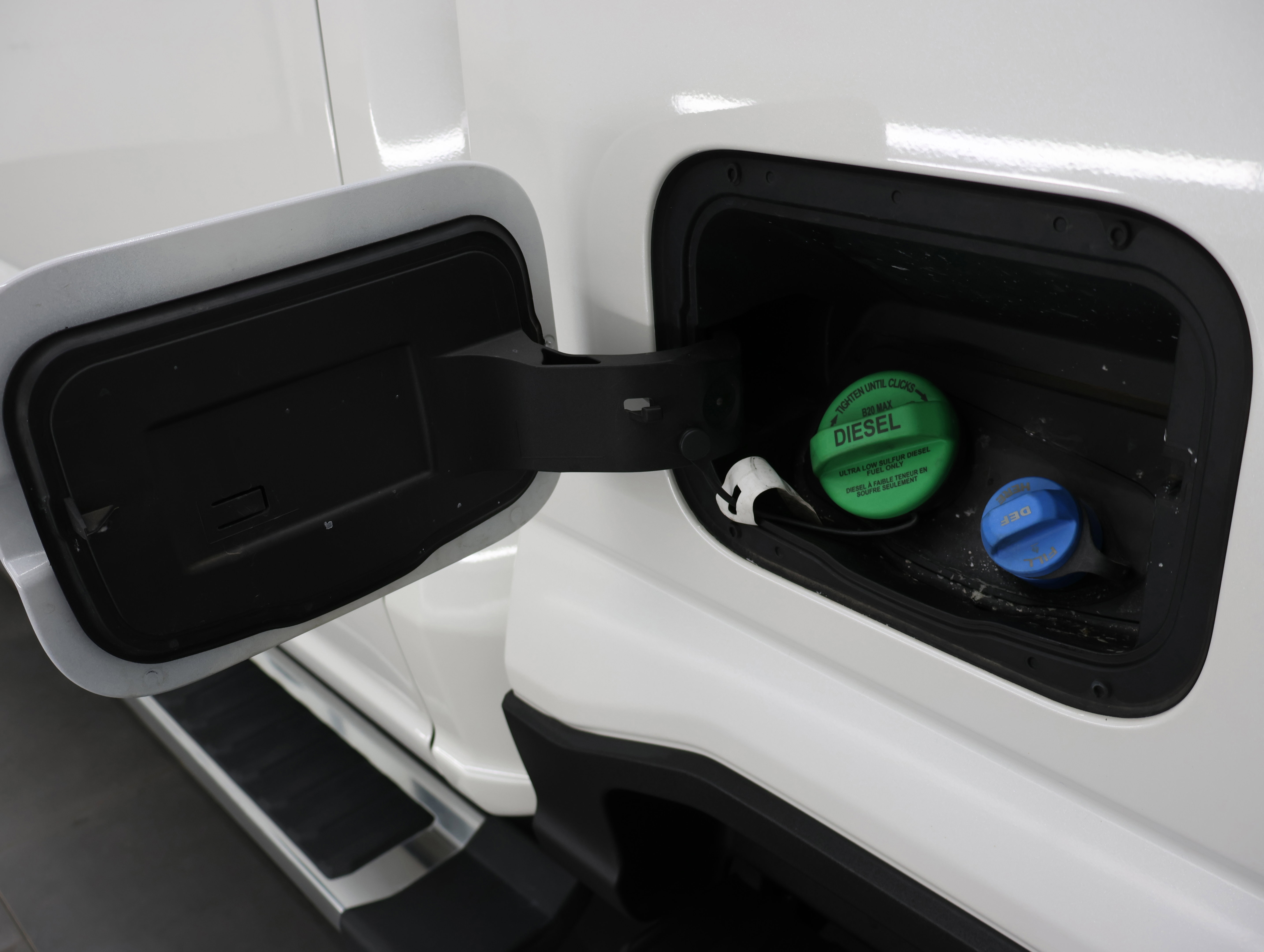 Used 2023 Ford F350 Lariat w/ FX4 Off-Road Package image 35