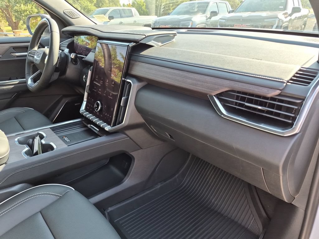New 2027 GMC Acadia Denali w/ LPO, Floor Liner Package FWD image 39