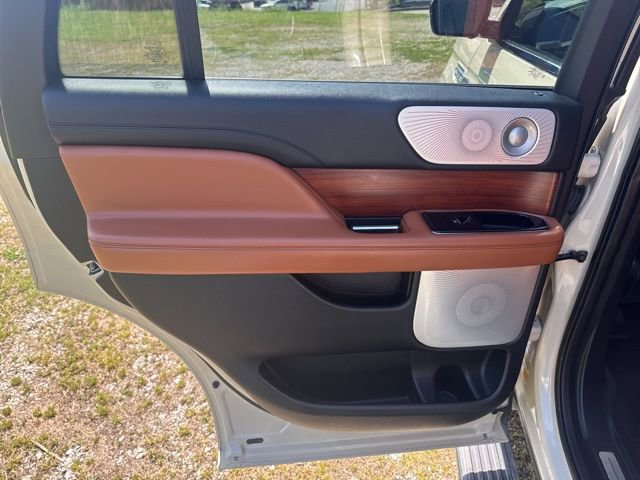 Used 2018 Lincoln Navigator Reserve w/ Technology Package AWD/4WD image 28