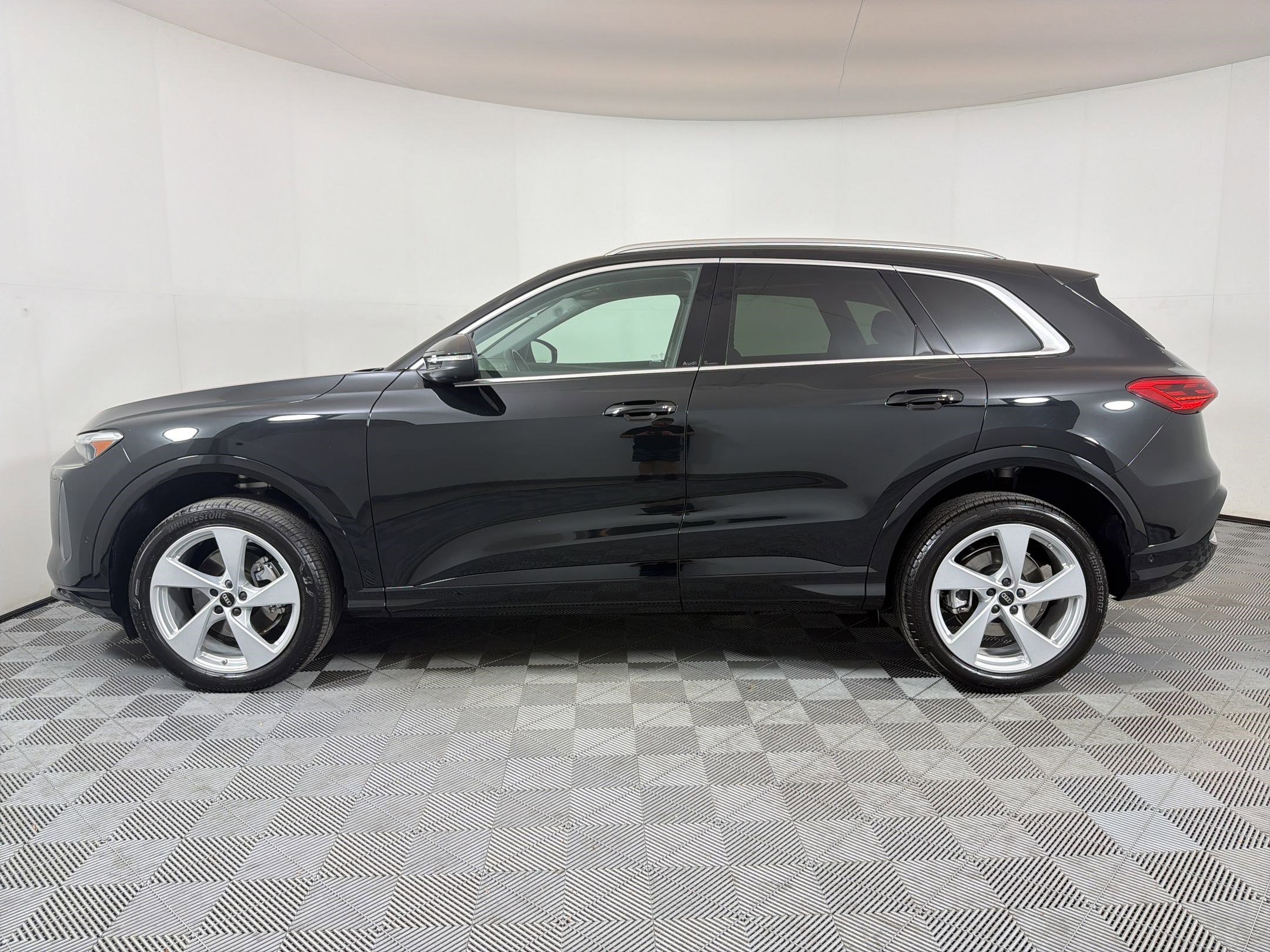 Used 2025 Audi Q5 Premium Plus w/ Premium Plus image 2