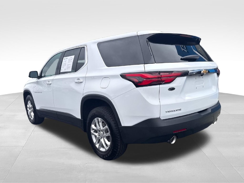 Used 2023 Chevrolet Traverse LS FWD image 3