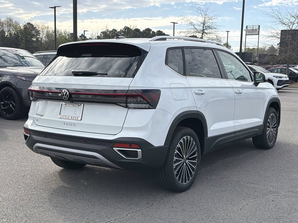 New 2026 Volkswagen Taos SE FWD image 5