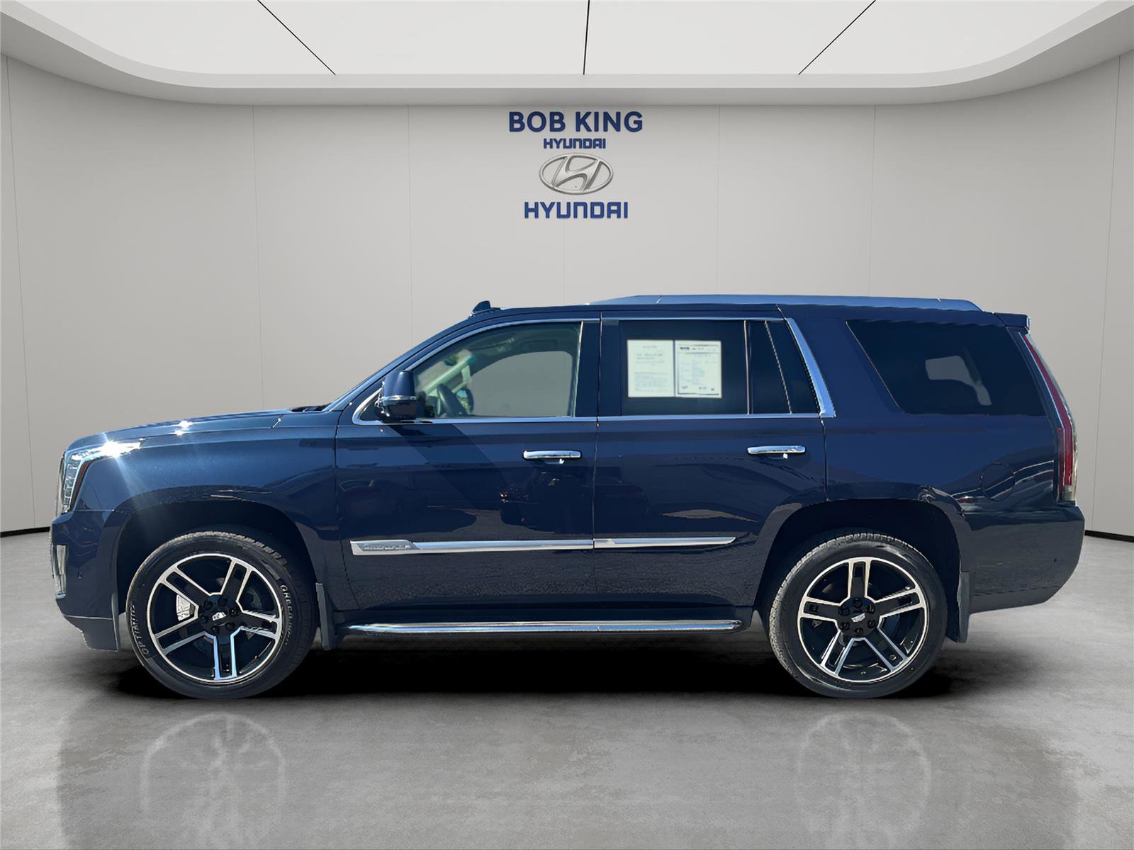 Used 2017 Cadillac Escalade 4WD w/ LPO, Radiant Package image 2