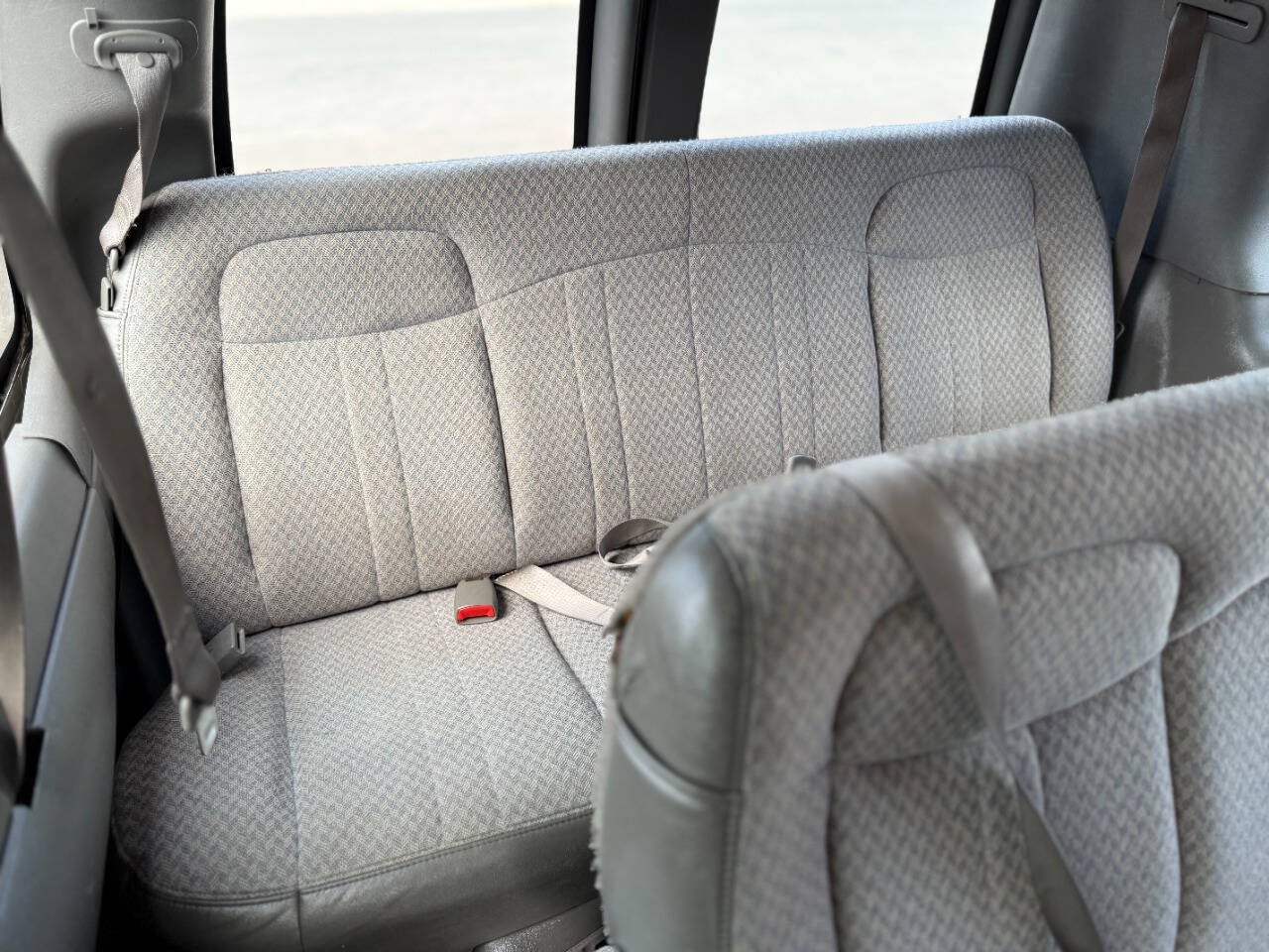 Used 2003 Chevrolet Express 3500 Extended Passenger RWD image 19
