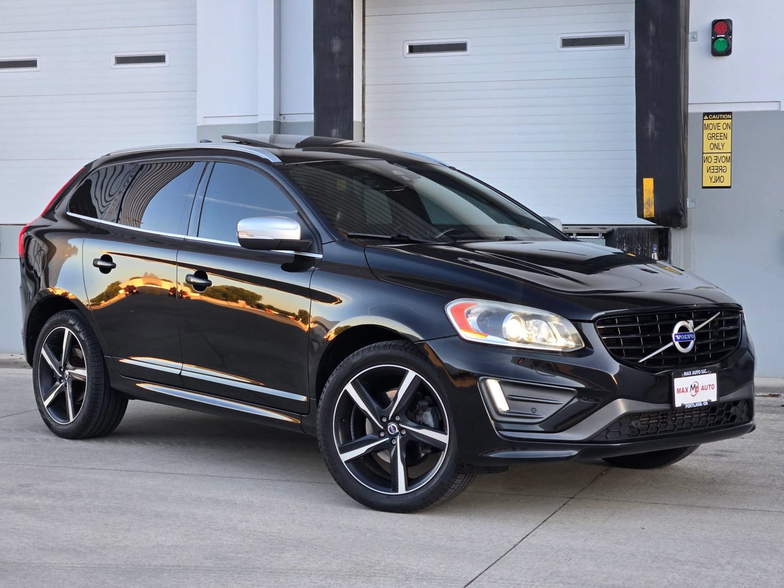 Used 2016 Volvo XC60 T6 R-Design AWD/4WD image 1