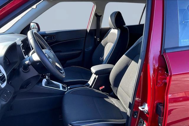 Used 2023 Hyundai Venue Limited image 15