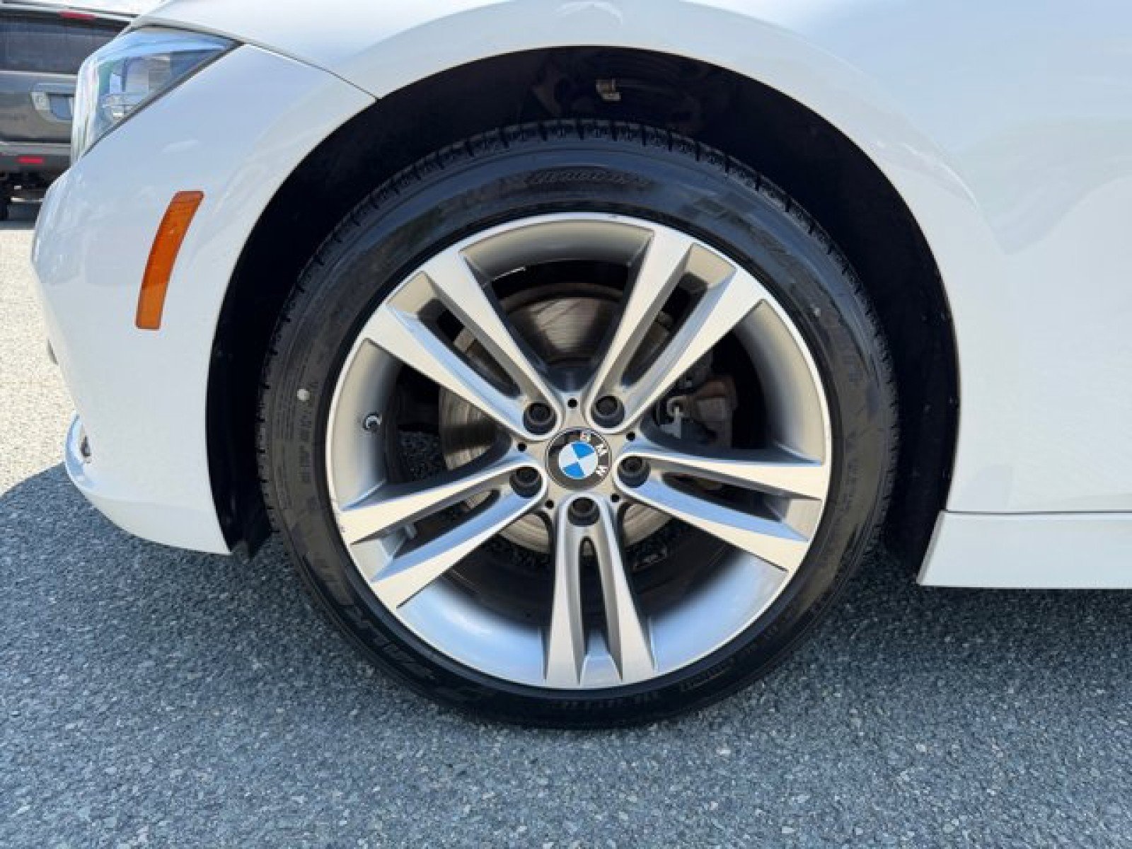 Used 2017 BMW 330i Sedan RWD image 9