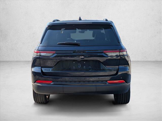 Used 2024 Jeep Grand Cherokee Limited w/ Black Appearance Package AWD/4WD image 6