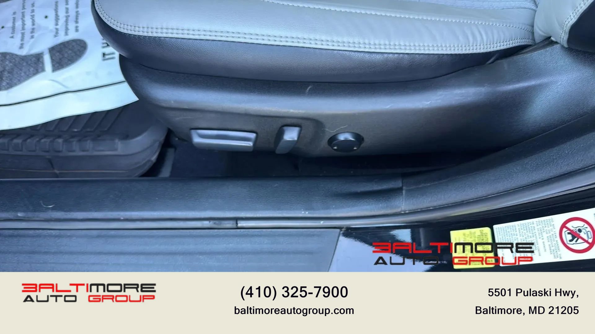 Used 2017 Toyota Camry SE w/ Moonroof Package FWD image 32