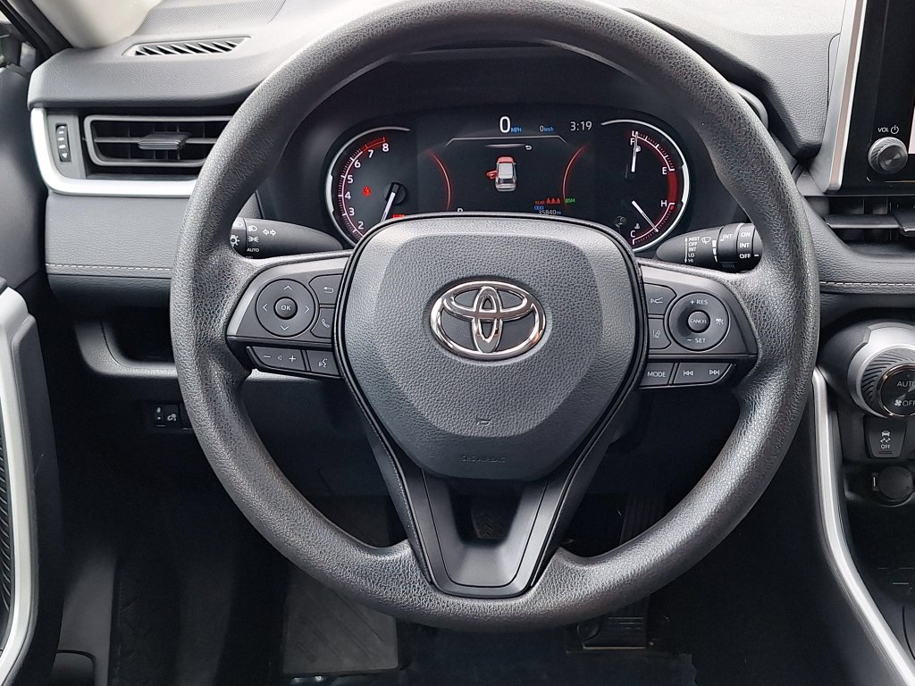 Used 2025 Toyota RAV4 XLE FWD image 14