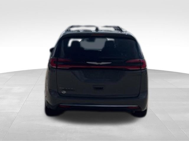 Used 2022 Chrysler Pacifica Touring-L image 4