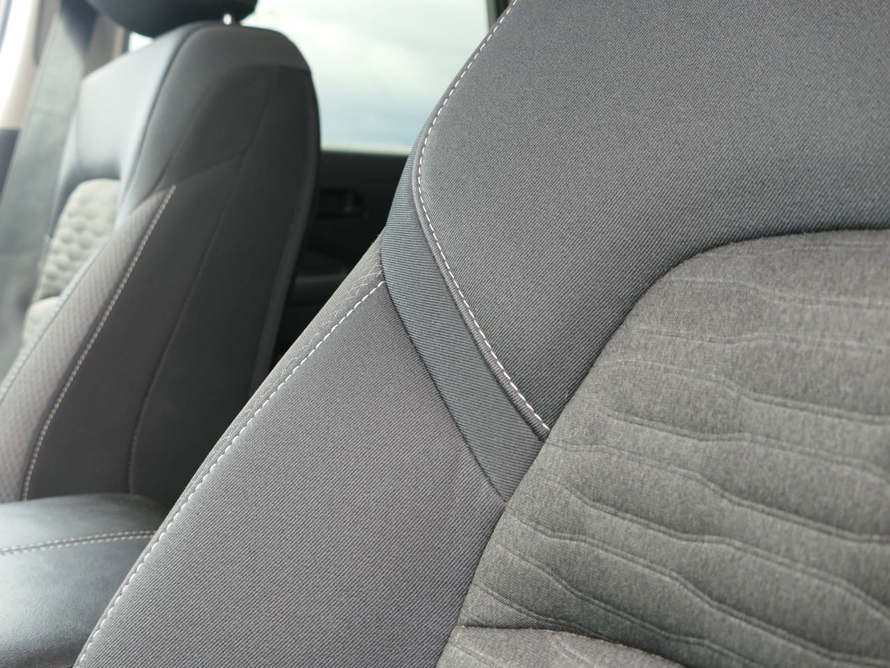 Used 2025 Nissan Pathfinder SV FWD image 13