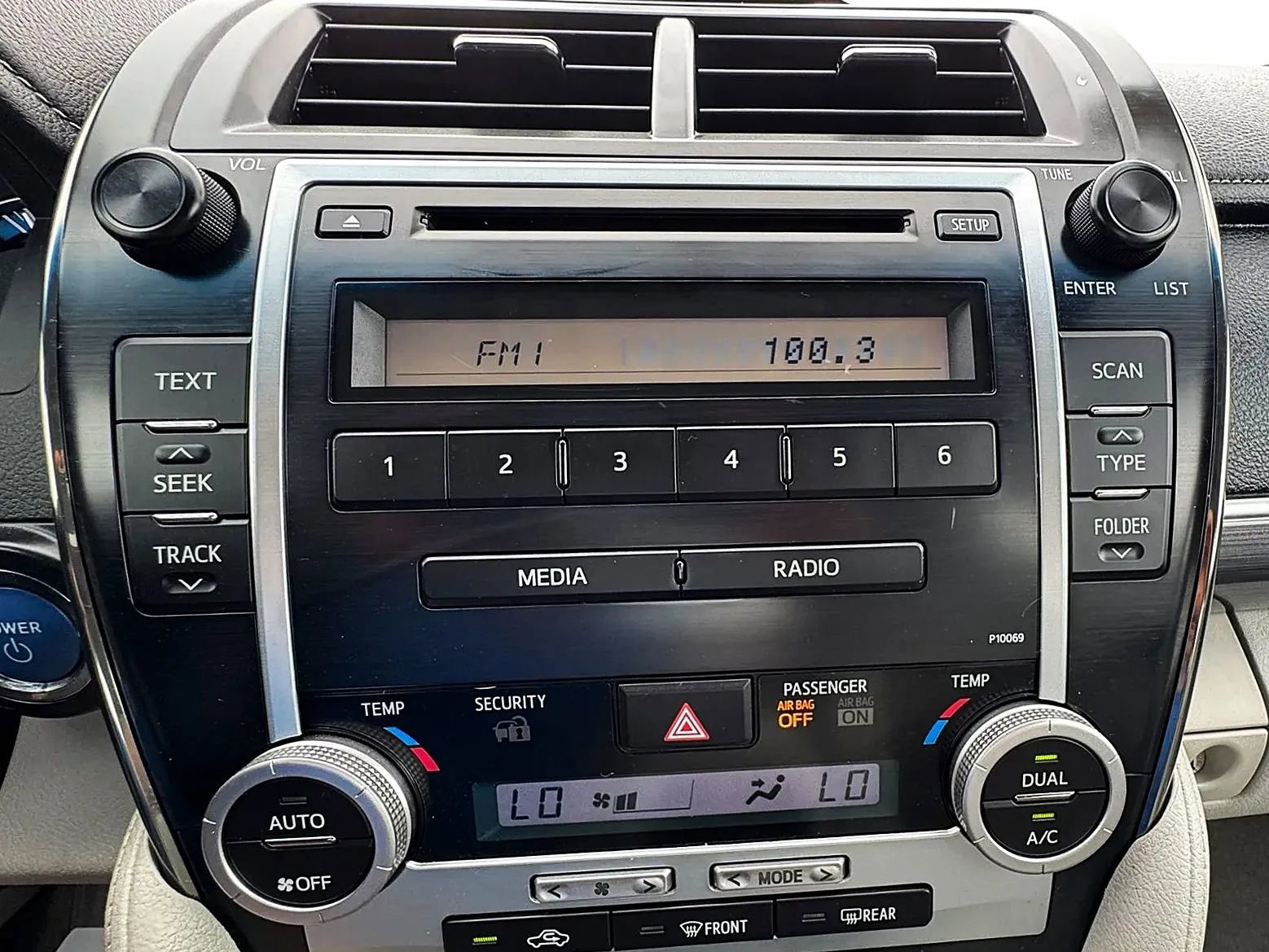 Used 2012 Toyota Camry LE FWD image 23