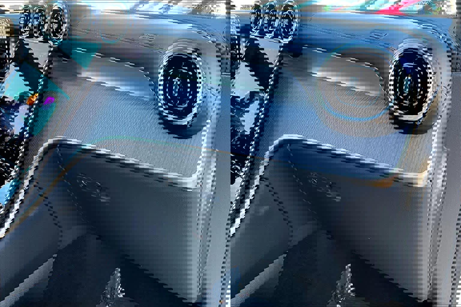 Used 2025 Mercedes-Benz GLC 300 4MATIC image 18