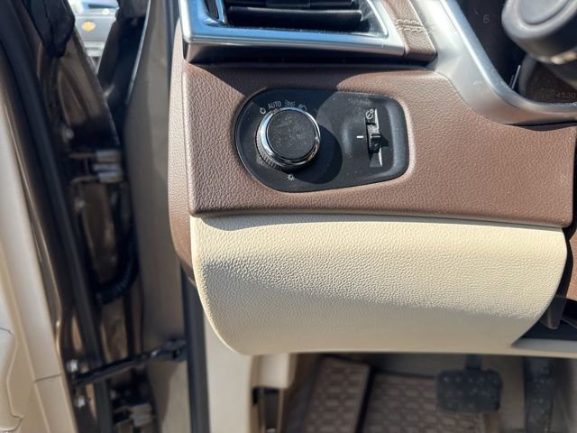 Used 2016 Cadillac SRX Luxury image 16