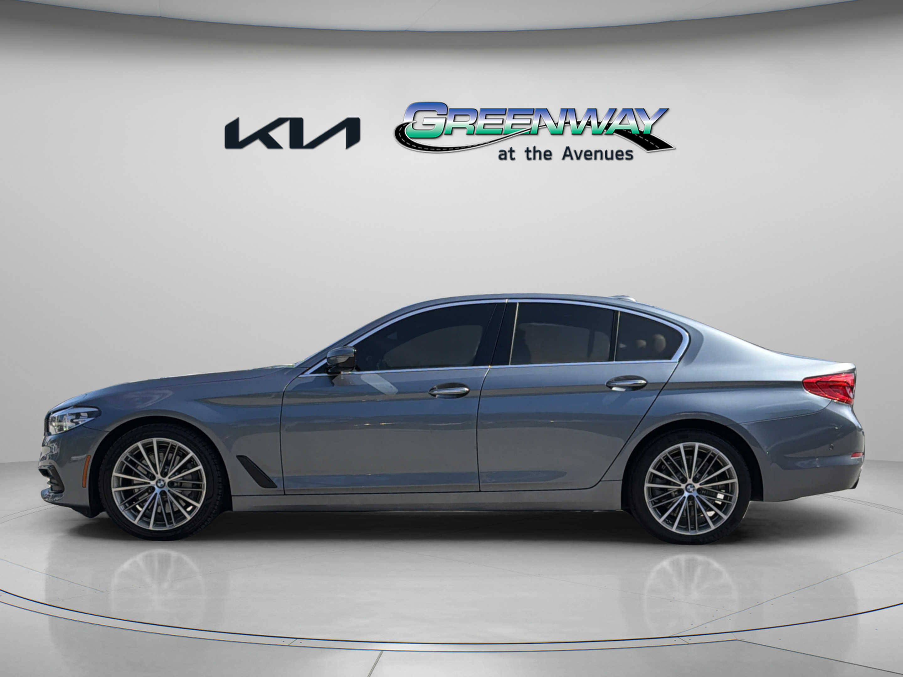 Used 2018 BMW 530i w/ Premium Package RWD image 3